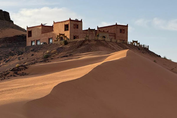 Blick zum Hotel Riad Belvedere, 4x4 Experience Offroad Reisen